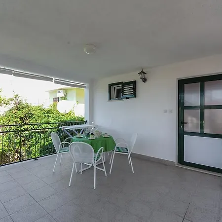 Nina Apartment Promajna